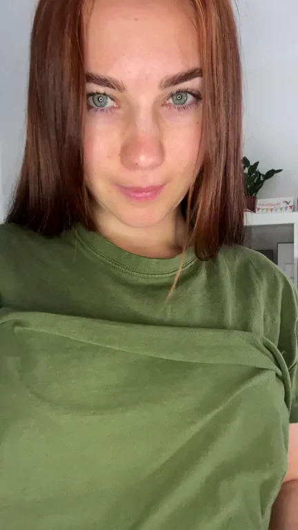 19yo Redhead Tease Lifting Shirt to Flash Her Perky Small B-Cups 😈🍒