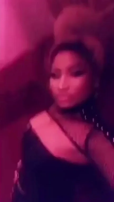 Need a MMF threesome with Nicki Minaj