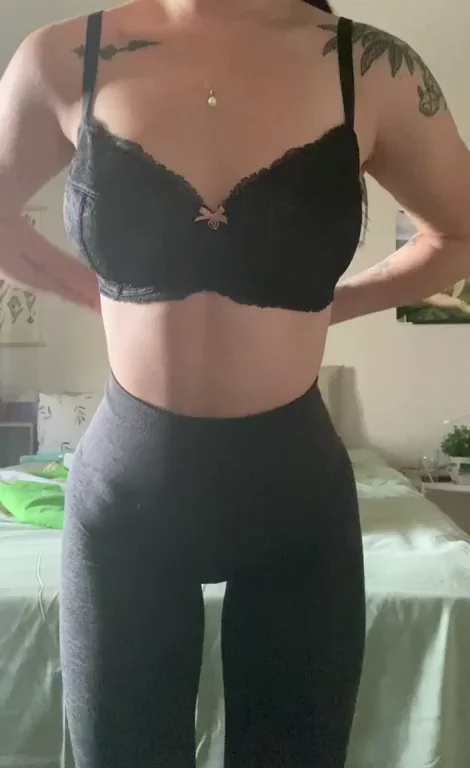 Good Morning Busty Asian Tits Out 😘🍑