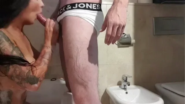 Sucking dick in the bath because I love to suck dick every second of every day ?