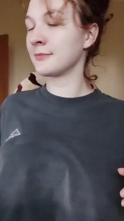 Gorgeous Redhead Slut Lifts Shirt to Flash Her Juicy Tits 😍🍈🍈