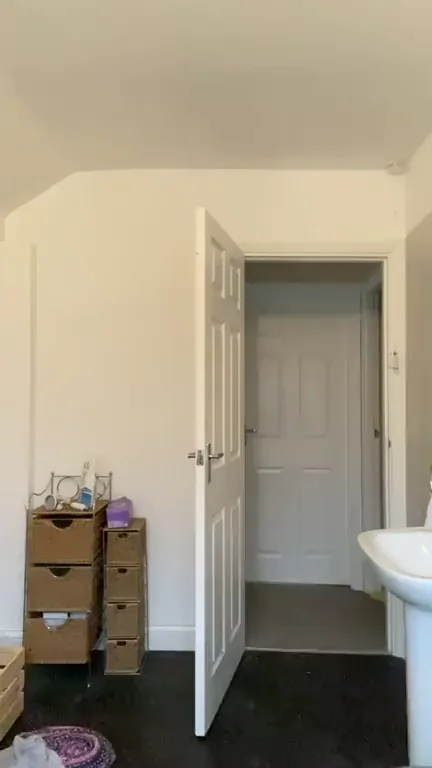 Keep jerking off while I drop my towel for you!