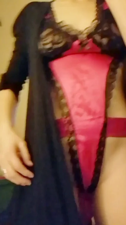 6'1" Tall Ex-Volleyball Babe 😍 Swaps Spike Balls for Cock Balls 💦🔥