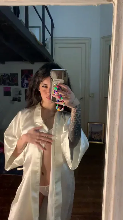 felt hot but be honest, smash or pass?