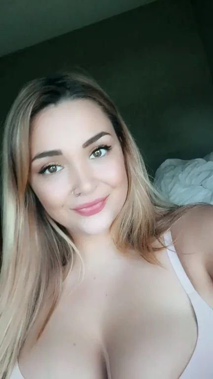 Thick Latina MILF Teases Her Massive Tits 😍🍑💦