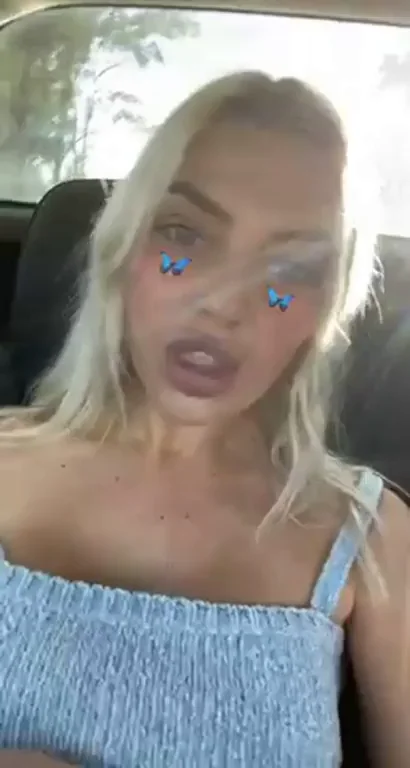 Flashing My Juicy Tits in the Car for Everyone to See 😈💦