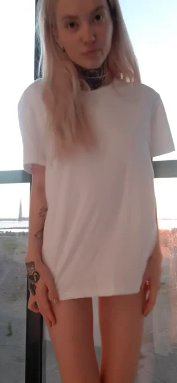 Morning Daddy Greeting with My Slutty Bare Pussy Flash