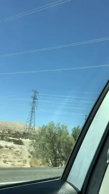 Latina Hotwife's Quick Car Tit Flash 🚗🍈🔥