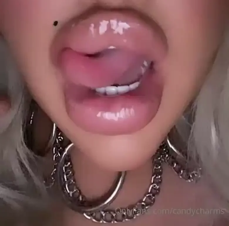 Juicy Bimbo Lips Teasing Tongue 💦👅