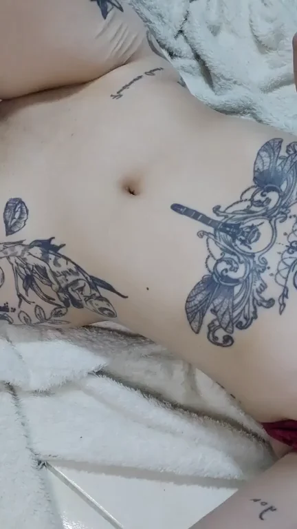 Would you date a horny kinky latina from Reddit?
