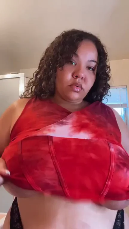 Come and play my natural milkers