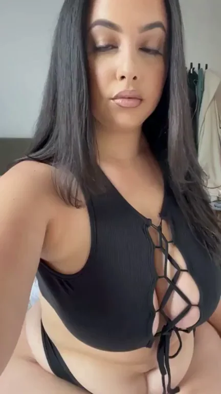 Anyone into big saggy mom tits?