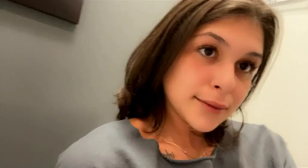 Would you give my innie a wet kiss? ?