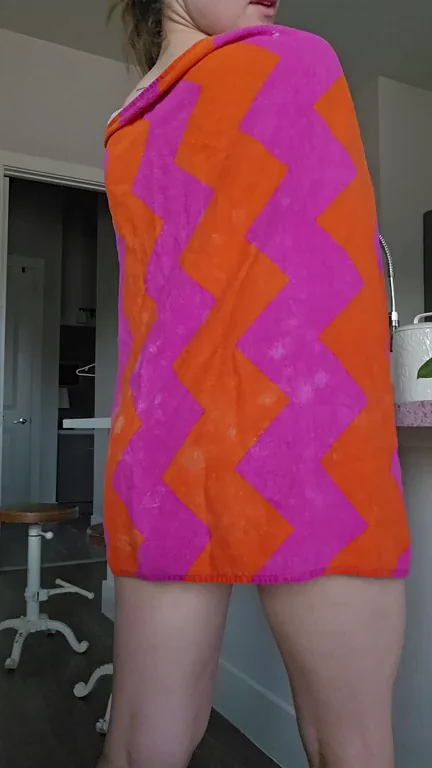 Jerk off and cum when I spread it