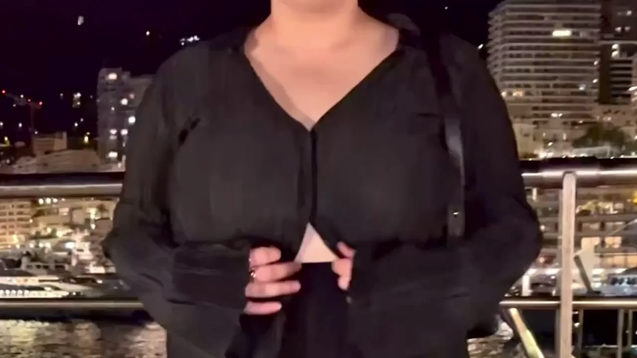 I love flashing in public 😈 [oc]