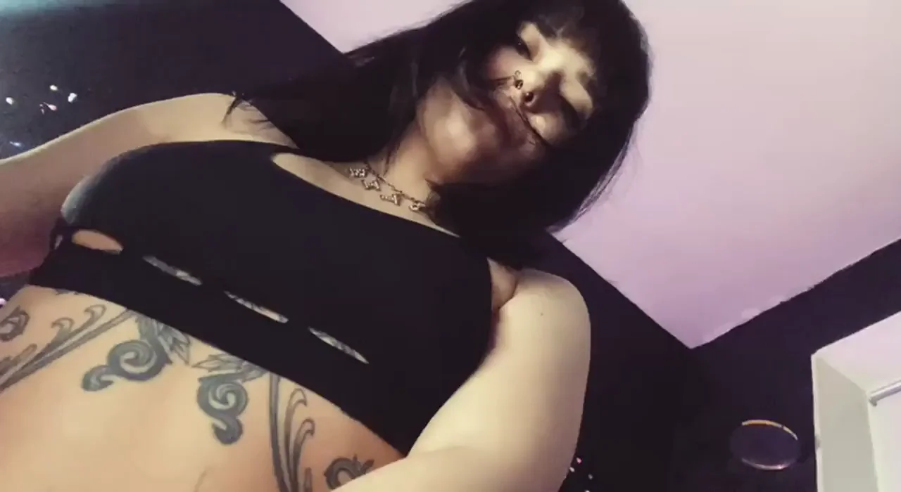 Dropping My Juicy Tattooed Titties 😈💦