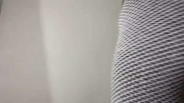 🍑 PAWG Bombshell in Tight Striped Leggings Turns Heads Everywhere 🔥