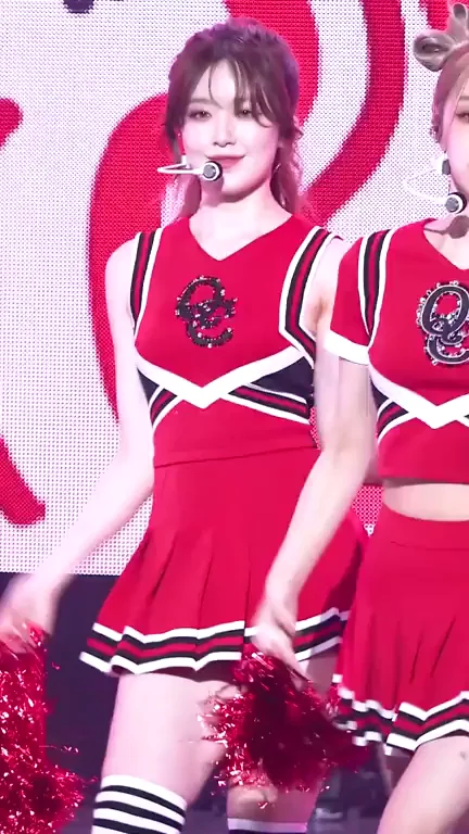 Shuhua (G)I-DLE Cheerleader Tease 🍒🔥