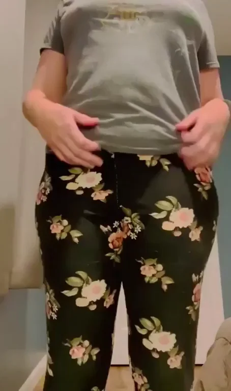 My toxic trait is that I send his (f)riends nudes|then post them on Reddit 😁ðŸ’œ