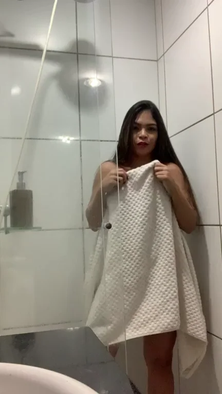 Shower Tease Surprise: Latina Bombshell Drops the Towel