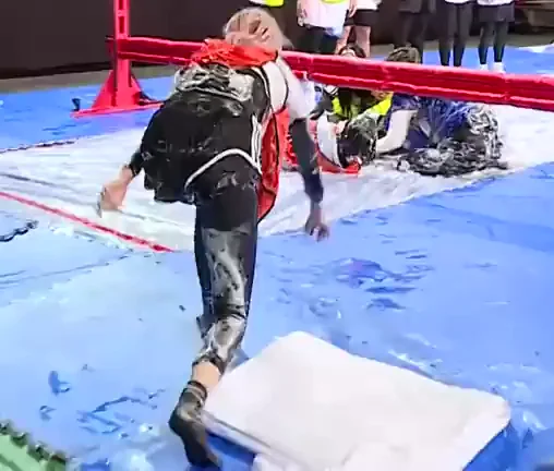 Rosé Blackpink's Slippery Ass Bounce in Wet Wrestling Chaos