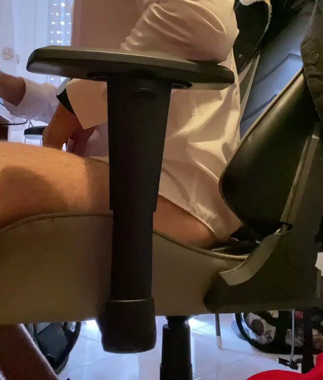 📞 Phone Calls at Work, But Suck My Thick Cock Under the Desk 😈