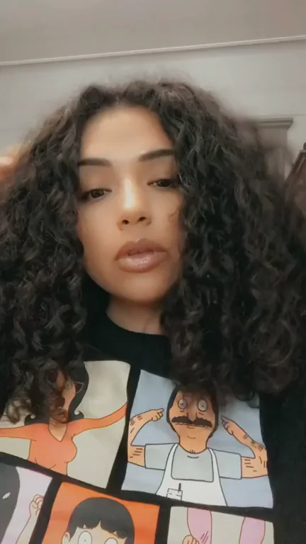 Cum Say Hi to This Thick Curly-Haired Slut 😈💦 Free Sub!