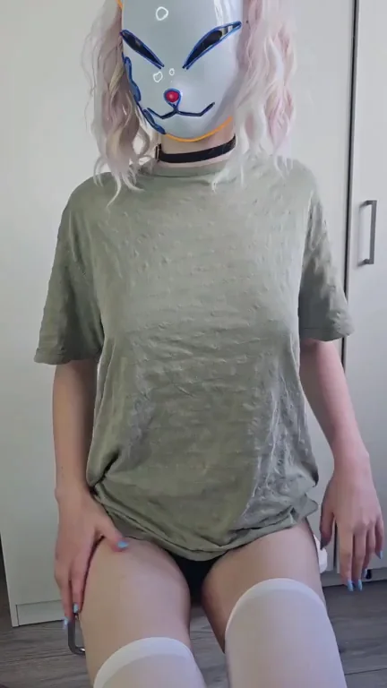 Peachy Tasting Kitty Mask Slut Flashes Natural Titties 😻🍑