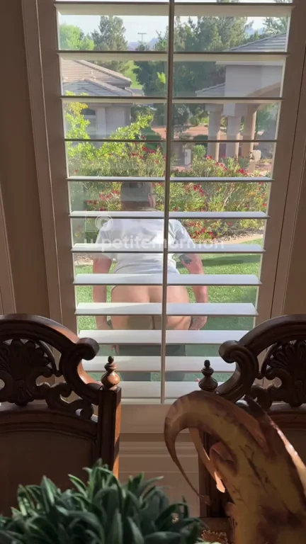 Hungry Butt Begs: Twerk That Outdoor Tease!