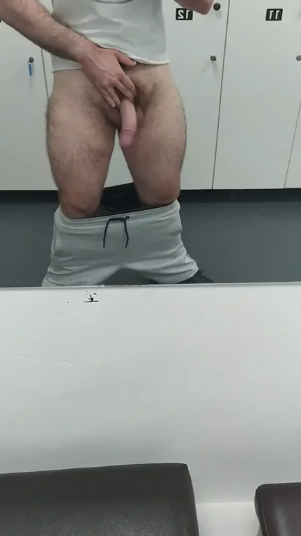 Thick Dick Tease in Locker Room? 😈🍆💦