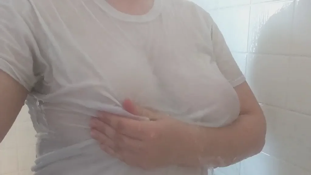 This dyke lesbian likes cock haha. Degrade her on Kik (bluexsky90) or tell her you found her xvideos (link in comment)