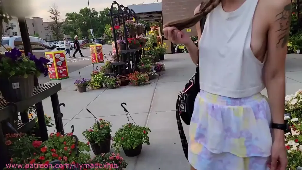 😈 Latina Hotwife's Side Boob Flash in Grocery Lot – Eyes Everywhere! 🔥