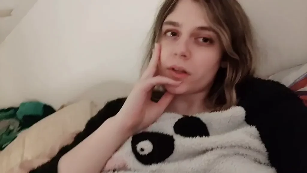 Sleepy horny girlfriend vibes ? Nice and hard for you right from the crack of dawn~