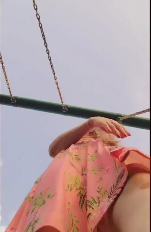 Upskirt at the swings ?