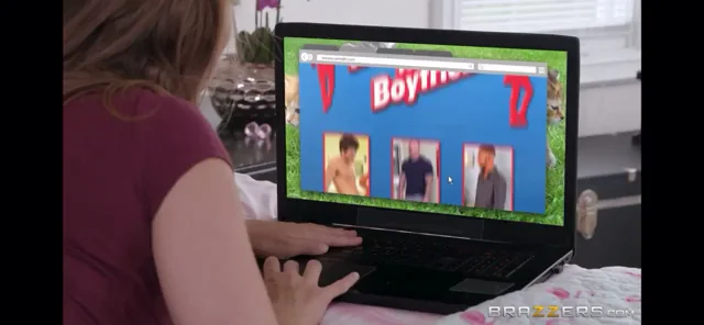 Lena Paul? 🍑 Busty Babe Gaming Tease in 15 Secs 🔥