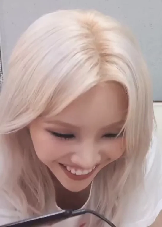 (G)I-DLE - Soyeon cleavage