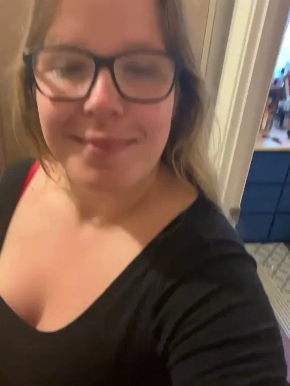 Glasses Slut's Natural Titties Tease 😍🍼💦