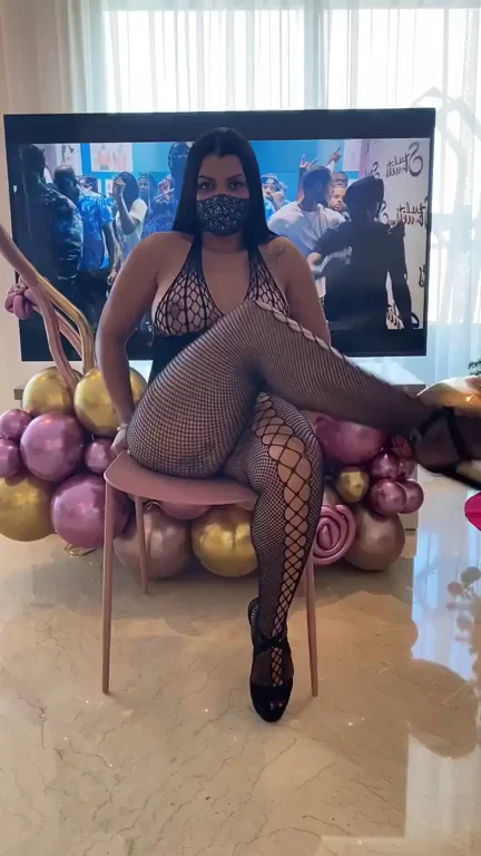 Curvy Ebony Babe's Juicy Ass Tease: Eat My Pussy Daily? 😍🍑💦