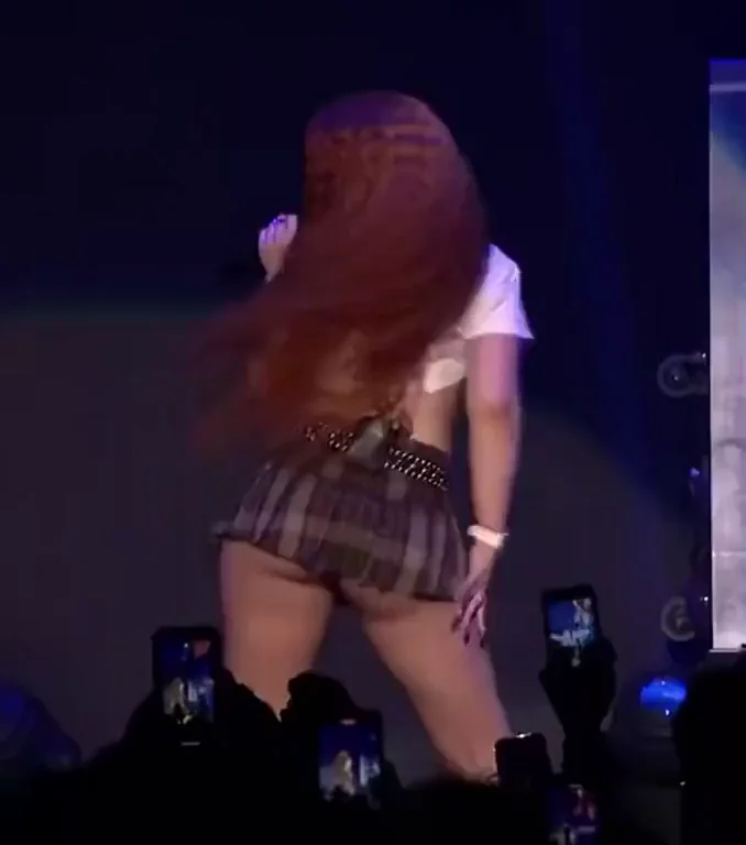 Ice Spice Shaking Her Thick Juicy Ass on Stage