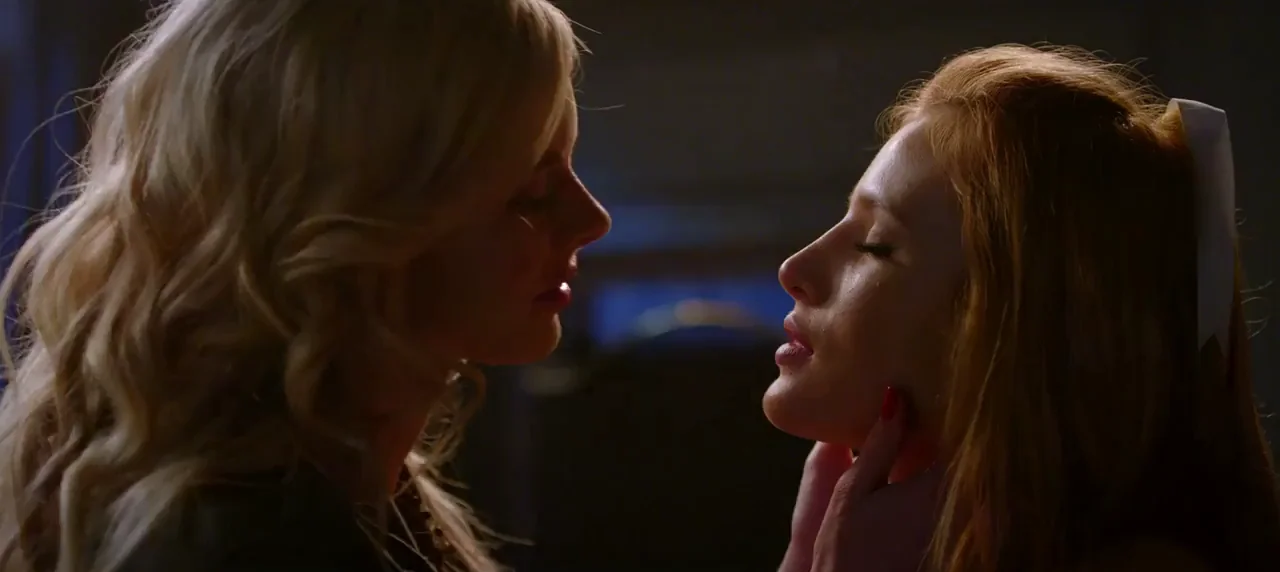 🔥 Samara Weaving & Bella Thorne's Steamy Tongue-Kissing 💋👅