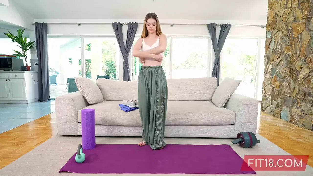 Molly Little Splits Wide & Gets Creampied 🍑💦