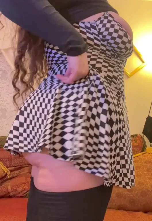 Thick Slut Craving Strangers Peeking Under Her Flirty Dress 😈👀