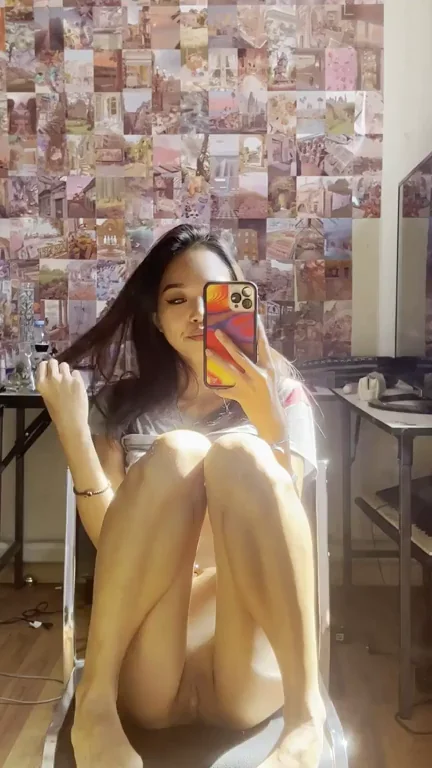 drop a heart if I can snap you nudes