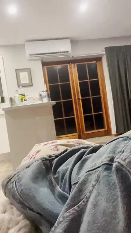 Big Booty Girl Next Door Secret Tease 🍑😈
