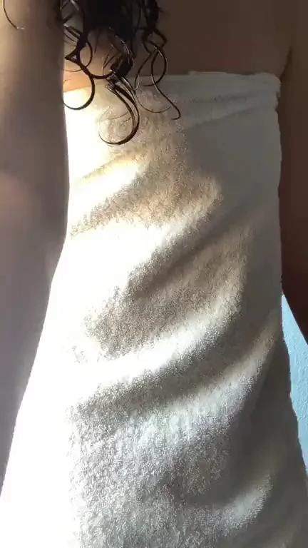 do you like the way I drop my towel for you?