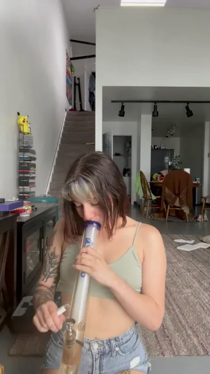 actual smoking content to make your monday better ðŸ¥°ðŸ¥°ðŸ¥³ - come share a bowl w me?
