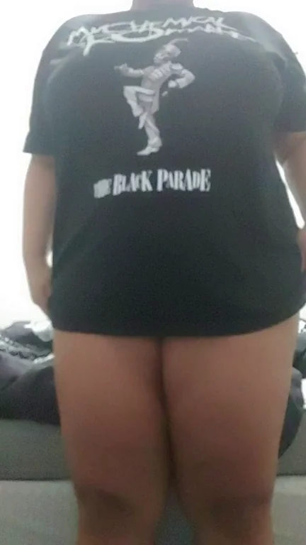Thick BBW Tease in Metal Tee: Fuck This Big Girl? 👆🍑🔥