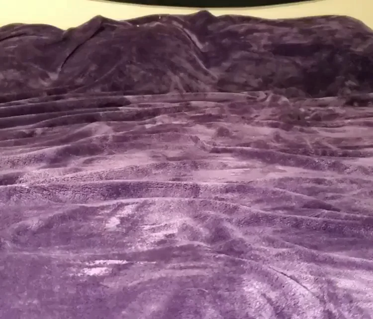 Legal Teen Slut Gets on Bed & Waits for Your Hard Cock 😈🍑