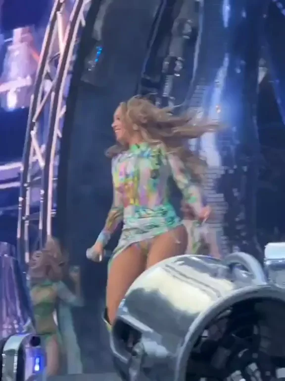 Beyoncé's Slo-Mo Titty Bounce 🔥🍈🍈
