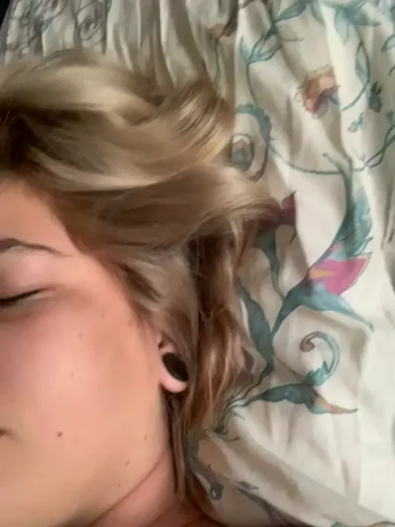 🔥 Sunday Morning Heat: Massive Tits Tease in Bed 😈